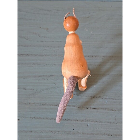 ANAMALZ Kangaroo Wooden Toy Figure W Wire MVB Legs And Arms 4" Long 1.5 " Tail - Picture 4 of 7